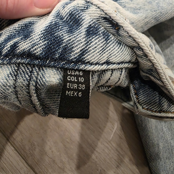 Studio F Chic Denim Wide-Leg Jeans - Picture 5 of 10